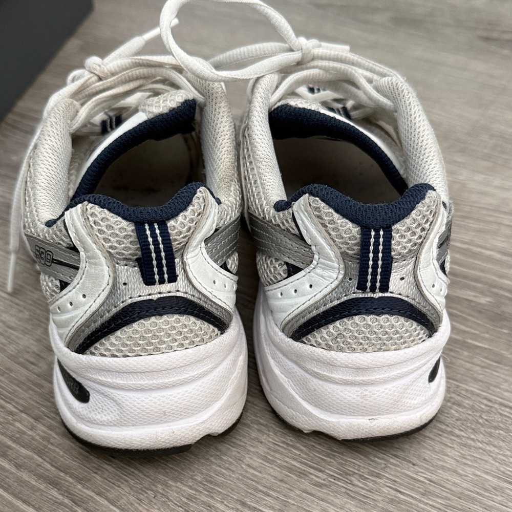 New Balance 530 Shoes - White and Gray - Picture 6 of 11